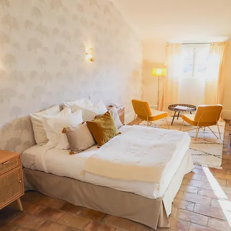 Hotel Chateau De Roussan