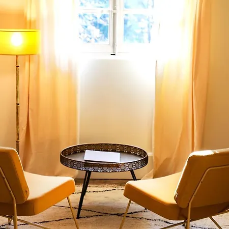 Hotel Chateau De Roussan 4*